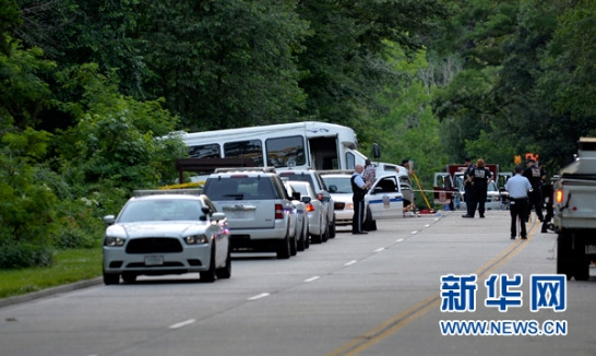 這是6月14日在美國(guó)弗吉尼亞州公路上拍攝的事故現(xiàn)場(chǎng)。新華社記者鮑丹丹攝