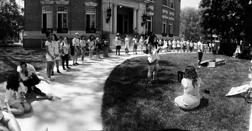 達(dá)特茅斯學(xué)院學(xué)生為有色人種教職員而斗爭(zhēng)。(美國(guó)中文網(wǎng))