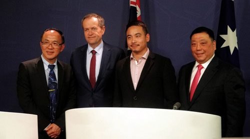 本次大選工黨推出兩位華裔候選人韓以文(左一)和周碩(右二)。