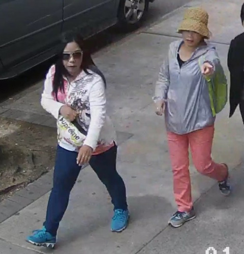 紐約警方公布金光黨嫌犯圖像。(美國(guó)《世界日?qǐng)?bào)》)