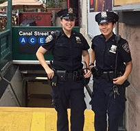 抓捕劫匪并未耆老拿回手機(jī)的警員Monica