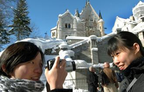資料圖片:一年四季,新天鵝堡的中國(guó)游客都絡(luò)繹不絕。(德國(guó)之聲電臺(tái)網(wǎng)站)