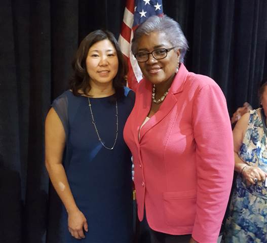 美華裔議員孟昭文當(dāng)選民主黨全國委員會(huì)副主席。(美國中文網(wǎng))