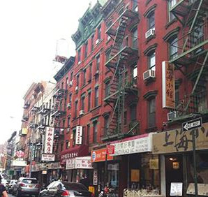 華埠重新規(guī)劃又回到桌面討論。(美國《僑報》)