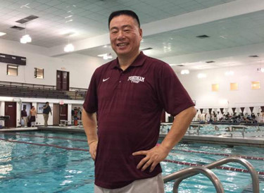 胡志華專(zhuān)注于培育紐約跳水人才20年。(美國(guó)《世界日?qǐng)?bào)》)