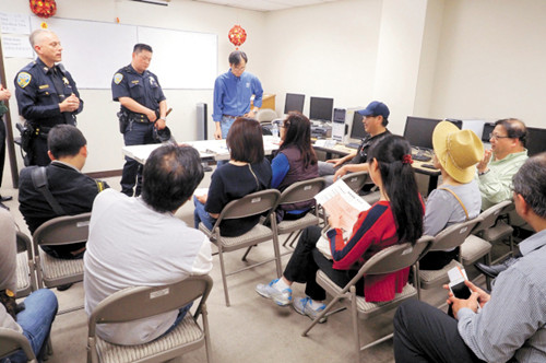 舊金山士德頓街800號街段商戶警民會議。(美國《世界日報》/關(guān)文杰