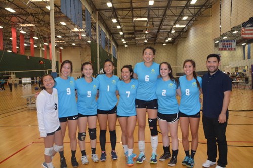 身材最高的白浪(右四)代表洛杉磯薄荷隊(duì)打入八強(qiáng)。(美國(guó)《世界日?qǐng)?bào)》/王全秀子