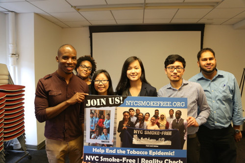 施孝怡(右三)和莫莎莉(右四)獲“紐約市無煙”表彰。(美國《世界日報》/洪群超