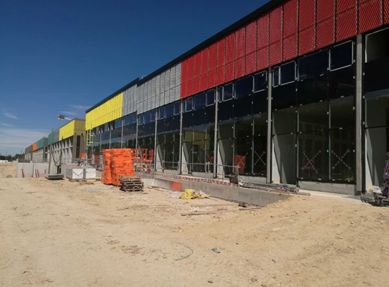 即將完工的商鋪。(法國(guó)《歐洲時(shí)報(bào)》/孔帆