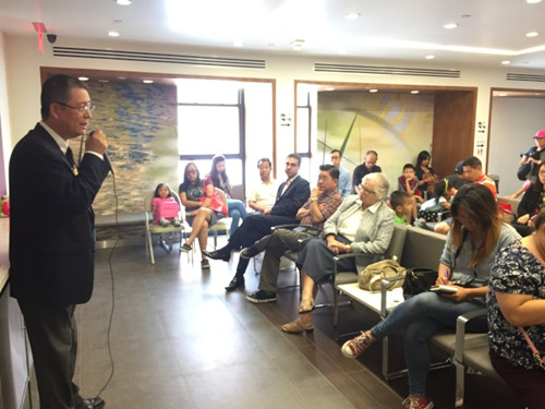 王耀明介紹秋冬換季兒童常見多發(fā)病及其預(yù)防。(美國(guó)《世界日?qǐng)?bào)》/朱蕾