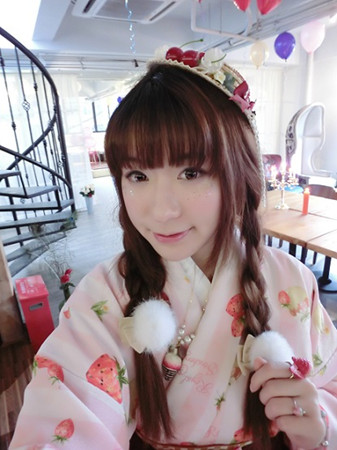 穿和服的林子依。(日本《中文導(dǎo)報(bào)》)