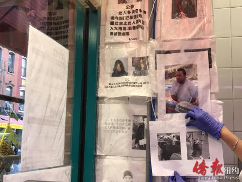 案發(fā)超市店員指出屢次于店內犯案的竊賊。(美國《僑報》/陳辰