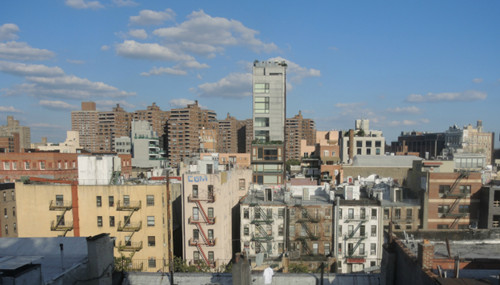 以中國(guó)為主力的亞洲投資者今年在紐約市房地產(chǎn)市場(chǎng)投放超過80億元。(美國(guó)《世界日?qǐng)?bào)》/尹英姿