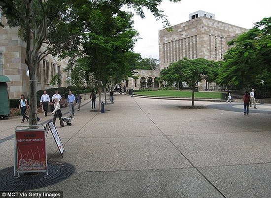 (《澳洲日?qǐng)?bào)》援引《每日郵報(bào)》圖片)