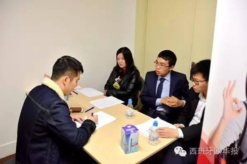留學(xué)生參加面試(西班牙《歐華報(bào)》)