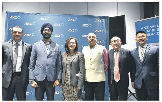 嘉賓合影,左起:主辦方澳新銀行奧克蘭地區(qū)總經(jīng)理Andrew