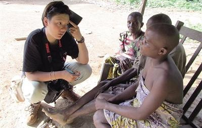 彭宇潔在喀麥隆研究原始部落文化