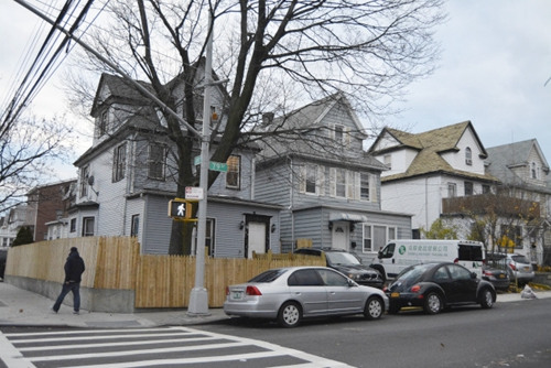 中國(guó)僑網(wǎng)艾姆赫斯特62%的家庭要花費(fèi)30%的月收入來(lái)維持住房。(美國(guó)《世界日?qǐng)?bào)》/俞姝含 攝)