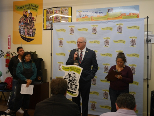 中國僑網(wǎng)克勞利分析特朗普上臺對未來移民的影響。(美國《世界日報(bào)》/胡仲捷 攝)