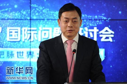 中國(guó)僑網(wǎng)12月26日,中國(guó)人民大學(xué)國(guó)際關(guān)系學(xué)院教授王義桅在新華網(wǎng)第七屆“縱論天下”國(guó)際研討會(huì)上發(fā)表演講。 新華網(wǎng) 孫韜 攝