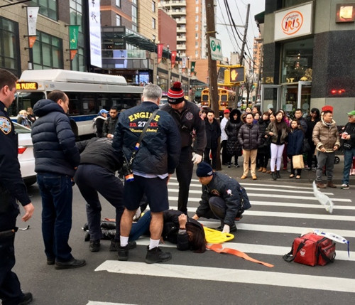 中國僑網(wǎng)黃女士日前于法拉盛過馬路時遭華人駕駛撞傷。(美國《世界日報》/檔案照)