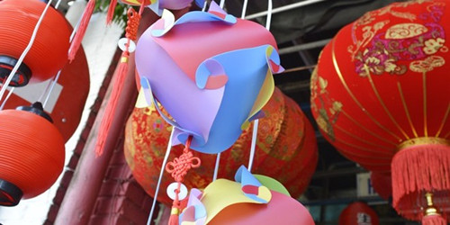 中國僑網(wǎng)馬幣趨軟燈籠售價(jià)水漲船高。(馬來西亞《詩華日?qǐng)?bào)》)