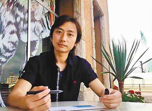 中國僑網(wǎng)張緣睿在接受采訪。(彭瑜 攝)