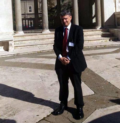 中國僑網(wǎng)澳大利亞格里菲斯大學(xué)的知名器官移植問題專家坎貝爾•弗雷澤 (Campbell Fraser)博士