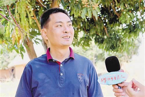 中國僑網王高懿接受記者采訪。