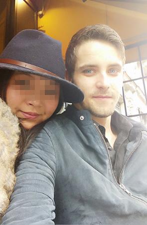 中國僑網(wǎng)被害者與男友馬修斯(英國《英中時報》)