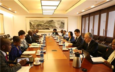 中國僑網(wǎng)喬杰參贊主持中南首次領事移民季度會晤