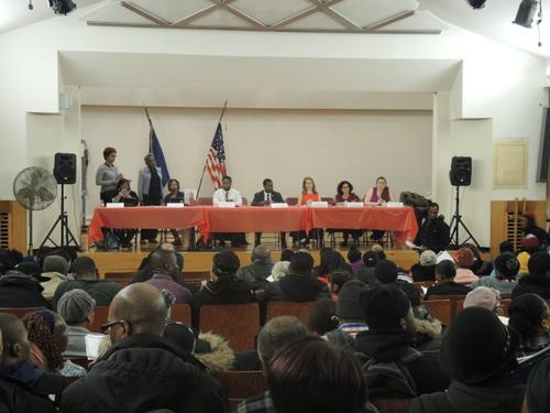 中國僑網尤金邀請專業(yè)人士分享最新的移民信息。(美國《世界日報》/王靖雯 攝)