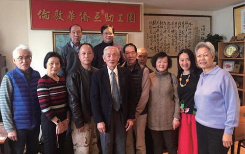 中國僑網(wǎng)前排中為文祖裘。(《歐洲時(shí)報(bào)》英國版/作者供圖)