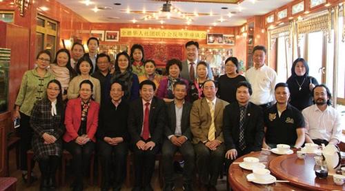 中國僑網(wǎng)會后合影留念。 (《歐洲時報》德國版/陳磊 攝)