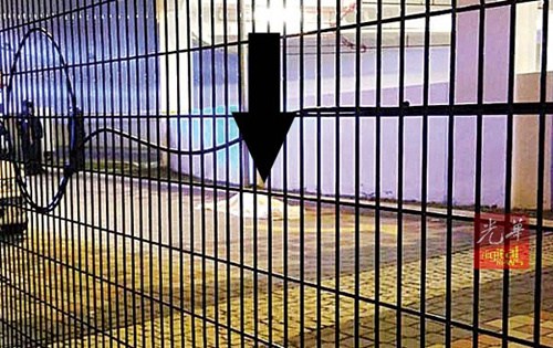 中國僑網(wǎng)死者遺體在公寓停車場外底層被發(fā)現(xiàn)。(馬來西亞《光華日?qǐng)?bào)》)