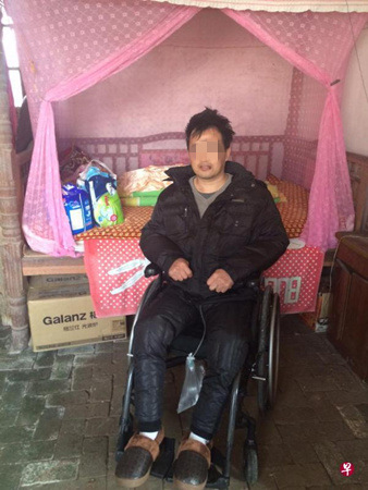 中國(guó)僑網(wǎng)楊某從高處摔下后蒙受重傷。(新加坡《聯(lián)合早報(bào)》/受訪者提供)