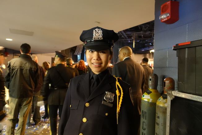 中國(guó)僑網(wǎng)洪珍妮排名前10%的成績(jī)畢業(yè)。(美國(guó)《世界日?qǐng)?bào)》/金春香 攝)