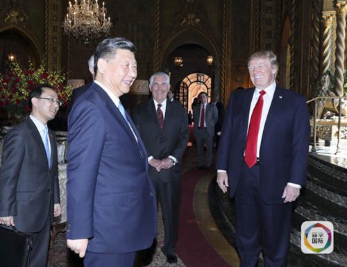 中國僑網(wǎng)當(dāng)?shù)貢r(shí)間7日,國家主席習(xí)近平在美國佛羅里達(dá)州海湖莊園同美國總統(tǒng)特朗普舉行中美元首第二場(chǎng)正式會(huì)晤。(新華社記者蘭紅光攝)