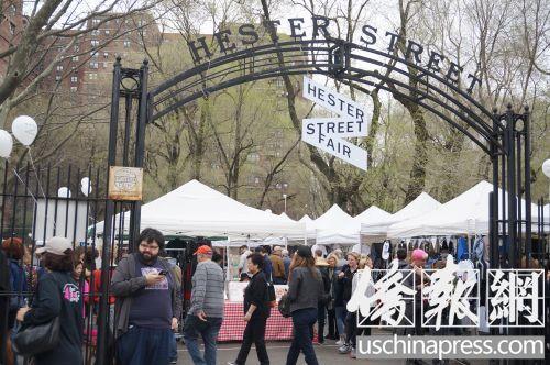 中國僑網(wǎng)紐約華埠喜士達(dá)街創(chuàng)意集市15日開幕。(美國《僑報(bào)》/陳辰 攝)