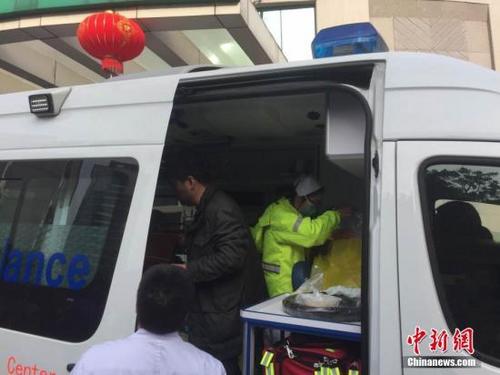 中國僑網(wǎng)資料圖 救護(hù)車 中新社記者 何蔣勇 攝