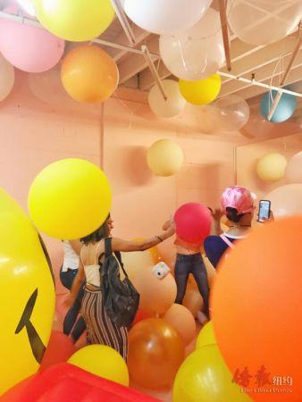 中國(guó)僑網(wǎng)創(chuàng)意飲品快閃店將視覺藝術(shù)與美味記憶相結(jié)合。(美國(guó)《僑報(bào)》/陳辰 攝)