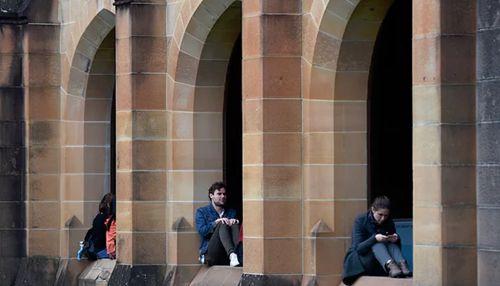 中國(guó)僑網(wǎng)457簽證廢除使國(guó)際學(xué)生受影響。(澳洲網(wǎng)援引英國(guó)《衛(wèi)報(bào)》)