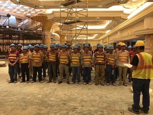 中國僑網(wǎng)92位民工在賭場工地現(xiàn)場。 工人提供 圖