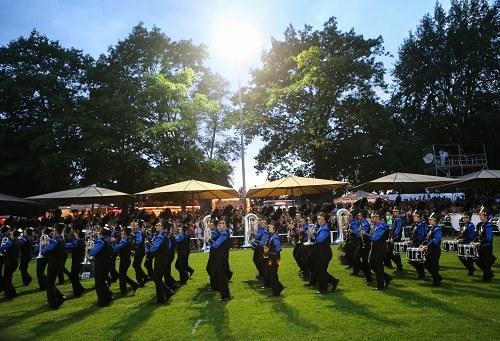 中國僑網(wǎng)資料圖:北航行進管樂隊亮相德國 新華社記者張帆攝