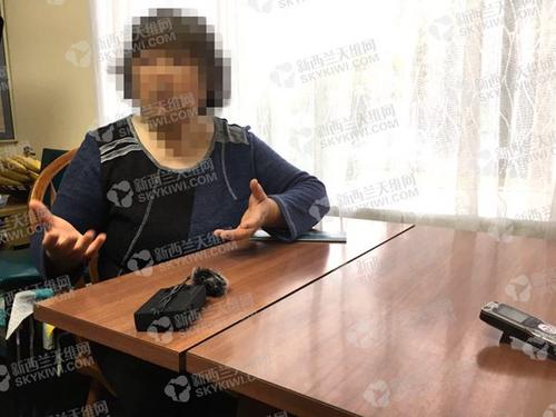 中國僑網(wǎng)劉女士講述事件經(jīng)過。(新西蘭天維網(wǎng)圖片)