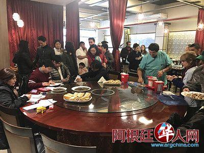 中國僑網(wǎng)為華人接種疫苗。(阿根廷華人網(wǎng))