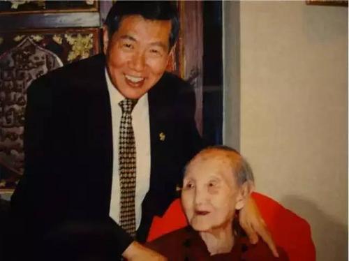 中國僑網(wǎng)李昌鈺與母親王淑貞