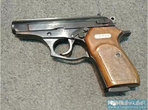 中國僑網(wǎng)華人持有的防衛(wèi)武器。(阿根廷華人在線)