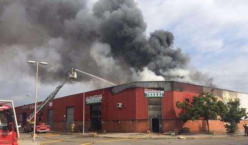 中國僑網(wǎng)濃煙滾滾。(西班牙歐浪網(wǎng))