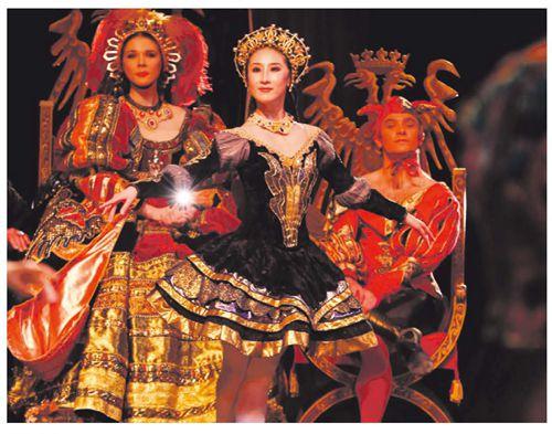 中國(guó)僑網(wǎng)劉洋在演出中(新西蘭先驅(qū)報(bào)中文網(wǎng))